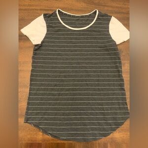 Lululemon Love Crew Women’s 4‎ T-Shirt Top Gray Striped